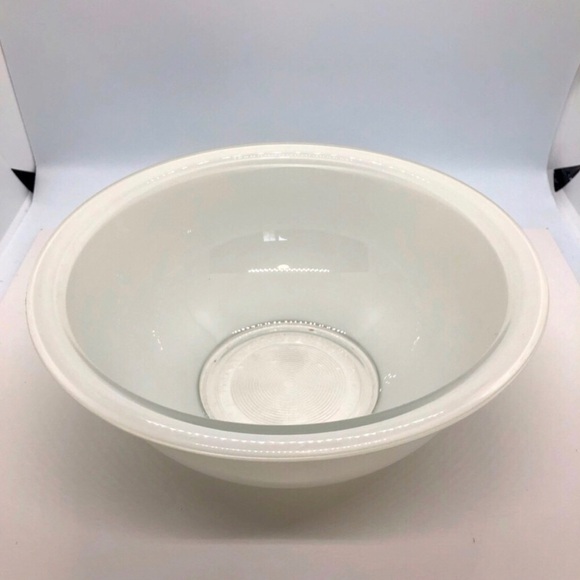 Pyrex White Glass Bowl (323) - Picture 2 of 6